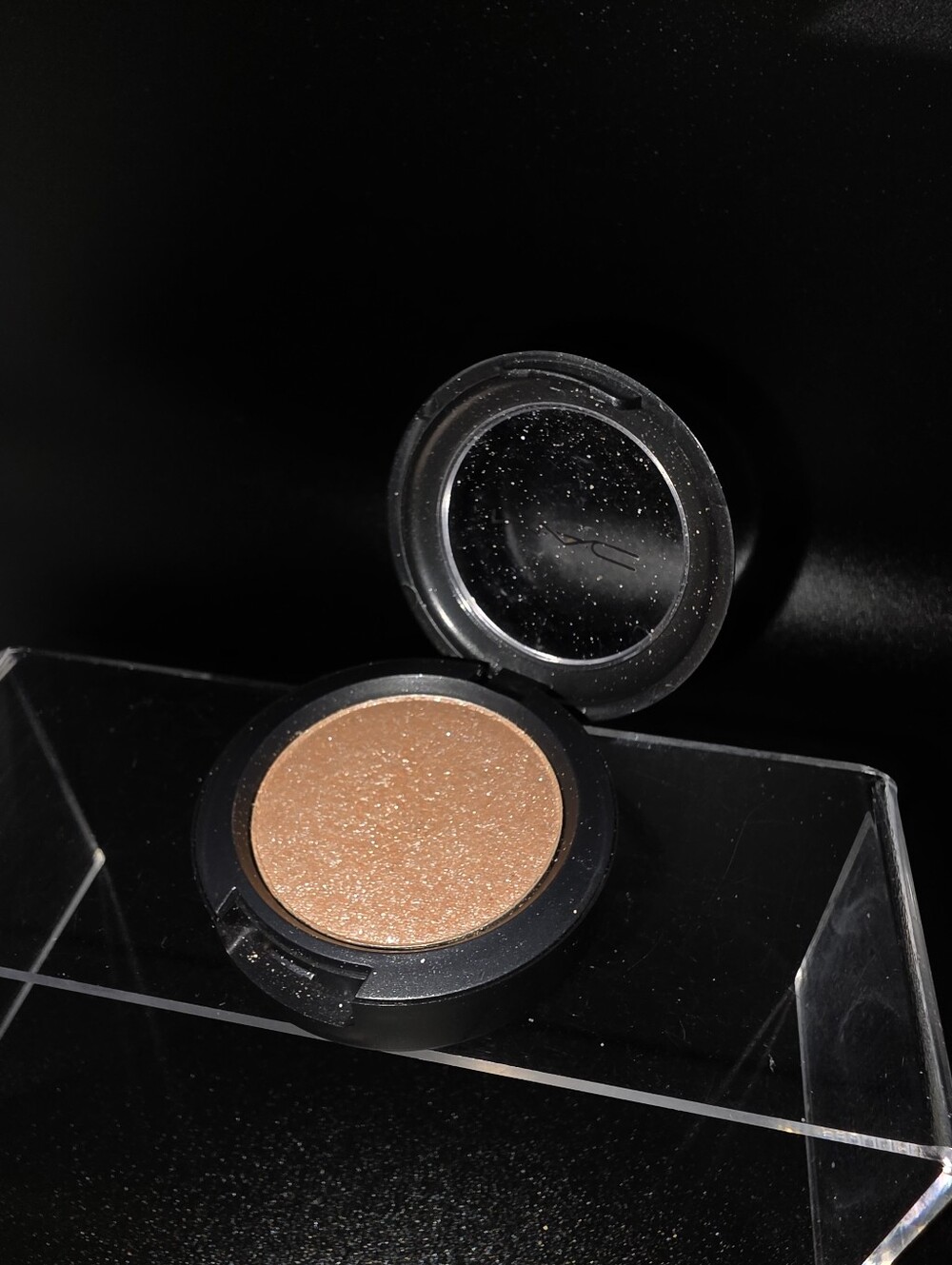 LIMITED EDITION MAC PRESSED PIGMENT- "LIGHT TOUCH"